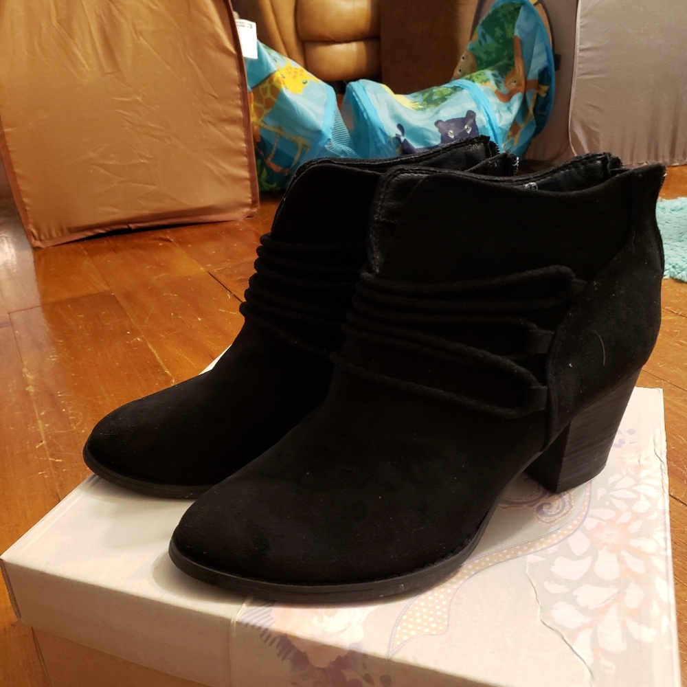Very G. Booties. Size 8.5.